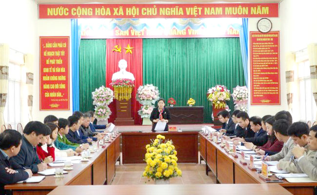 Đồng chí Bí thư Huyện uỷ Phù Ninh làm việc tại đảng bộ xã Tiên Phú