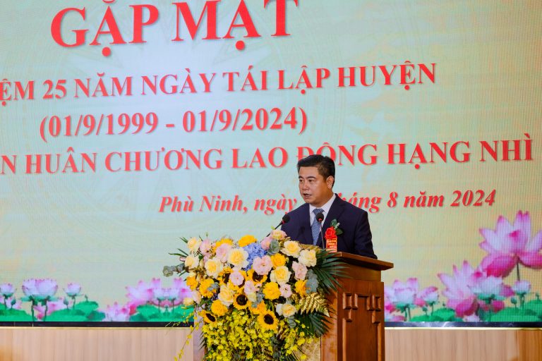 Huyện Phù Ninh tổ chức gặp mặt kỷ niệm 25 năm ngày tái lập huyện (01/9/1999 – 01/9/2024) và đón nhận Huân chương Lao động hạng Nhì