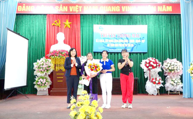 Tập huấn Xây dựng Mô hình sáng, xanh, sạch, đẹp, an toàn cho phụ nữ và trẻ em tại xã Tiên Phú.